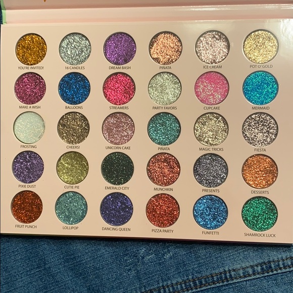 EYESHADOW - Picture 2 of 6